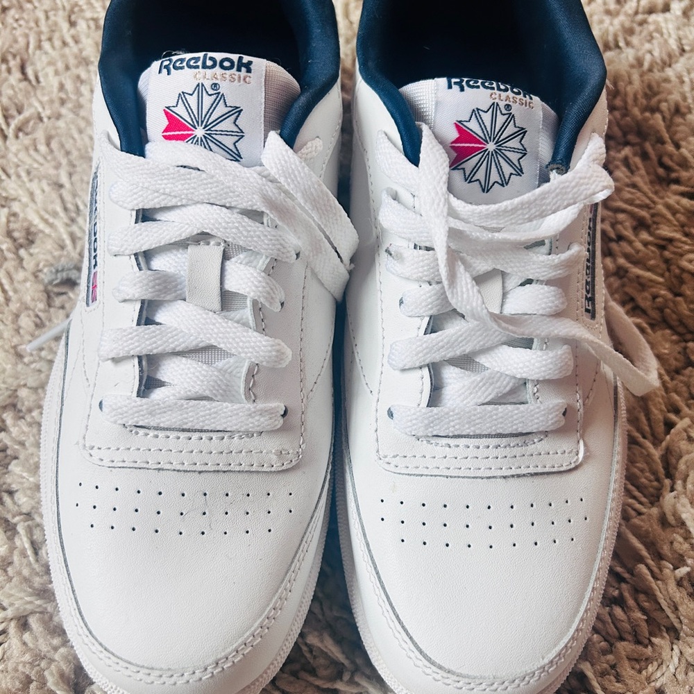 Reebok Classic Shoes - White mens/kids 6; women’s 7.5